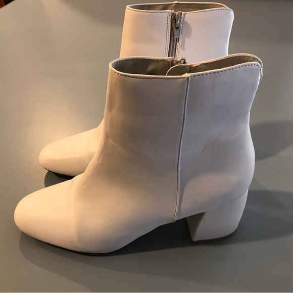 Booties Sz. 8 Chinese Laundry - Picture 13 of 13